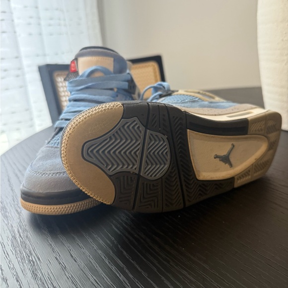 Jordan 4 Retro GS “University Blue” Size 4Y - Picture 3 of 5